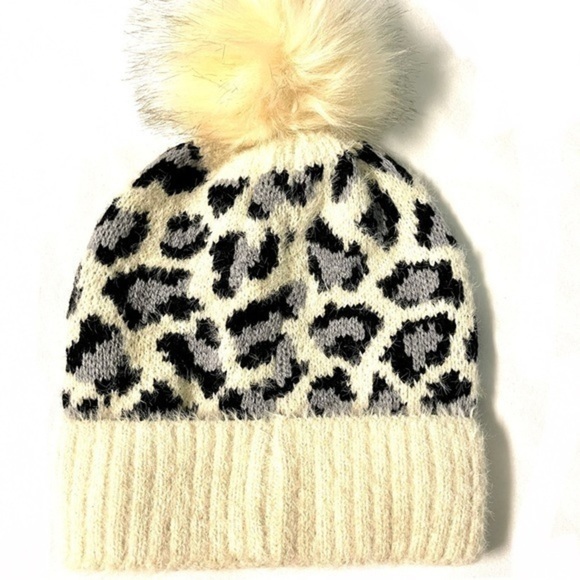 Marcus Adler Pom Pom Beanie Hat - Picture 2 of 5